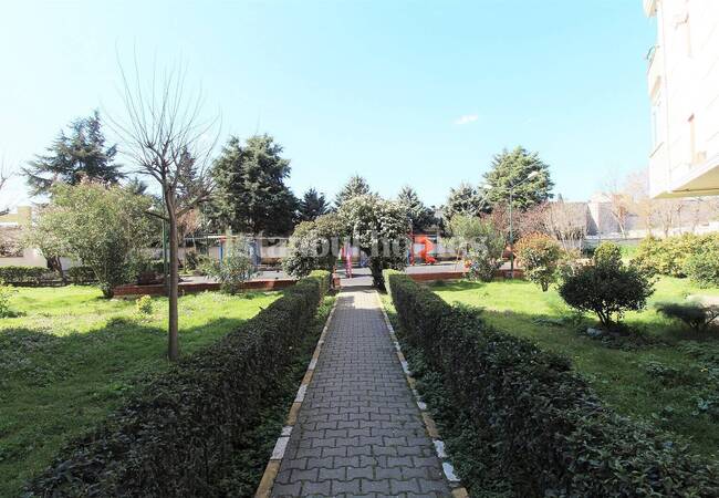 Well Lit Flat with 3 Balconies in a Complex in Istanbul Fatih 2