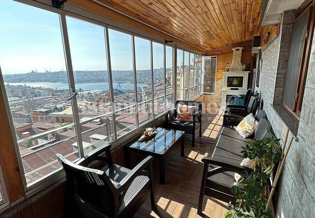 Apartment with Uninterrupted Golden Horn View in Istanbul Beyoglu 1