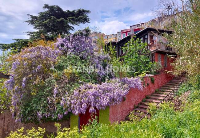 قصر تاريخي مطل على خاليج وحديقة في الفاتح 11