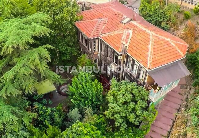 قصر تاريخي مطل على خاليج وحديقة في الفاتح 9