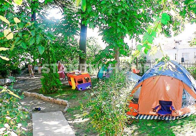 قصر تاريخي مطل على خاليج وحديقة في الفاتح 8