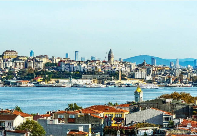 قصر تاريخي مطل على خاليج وحديقة في الفاتح 1