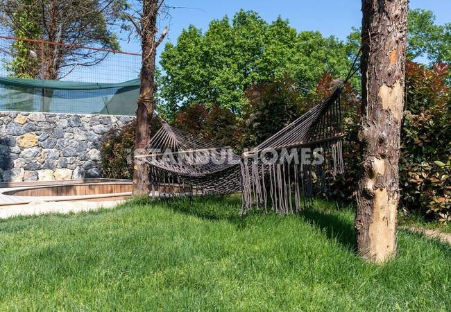 İstanbul Çekmeköy'de Müstakil Bahçeli ve Özel Havuzlu Villalar 2