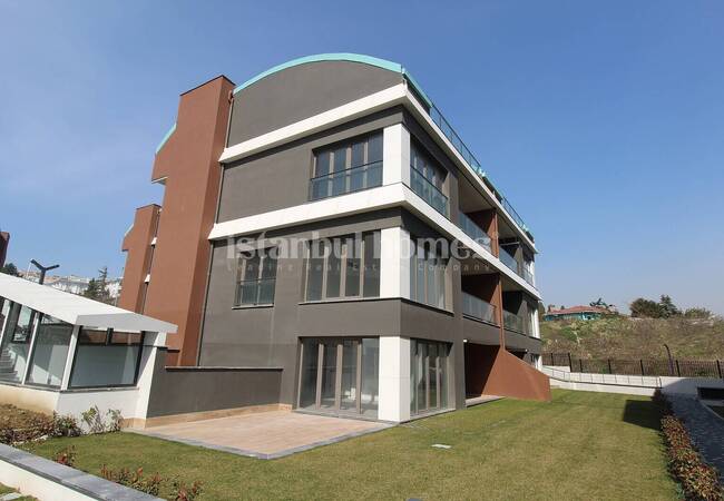 Luxe Villa with Garden in Marina 24 Complex in Buyukcekmece 1
