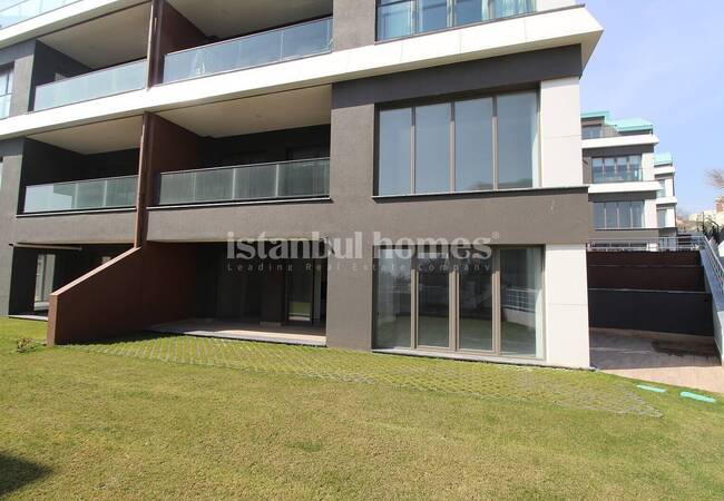 Luxe Villa with Garden in Marina 24 Complex in Buyukcekmece 2