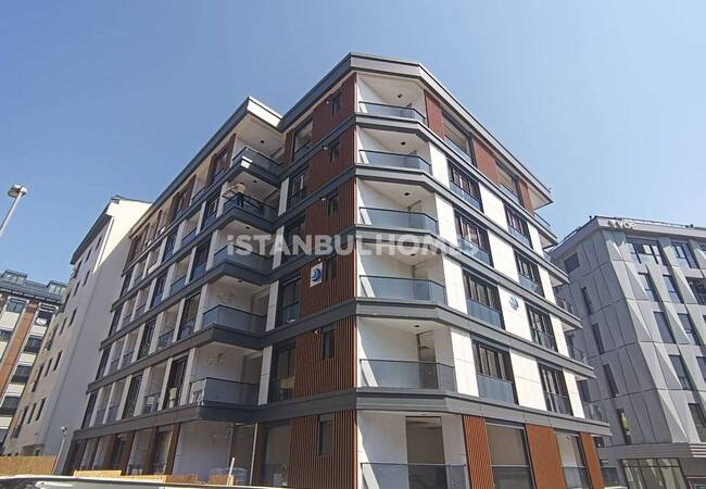 Spacious Real Estate Close to the Metrobus in Besiktas