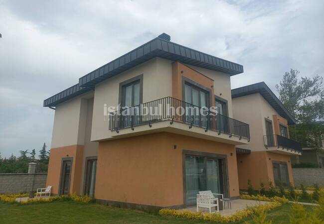 Silivri’de Denize 4 Km Mesafede Yerden Isıtmalı Villalar 1