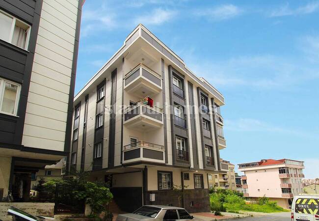 4-bedroom Duplex Apartment Close to Bus Stop in Istanbul 1