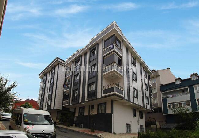 4-bedroom Duplex Apartment Close to Bus Stop in Istanbul 2