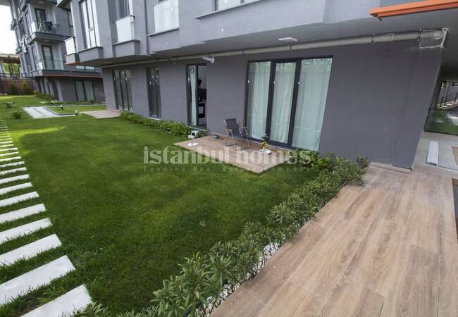 İstanbul Beylikdüzü'nde Havuz Kenarında Eşyalı 2+1 Daire 2