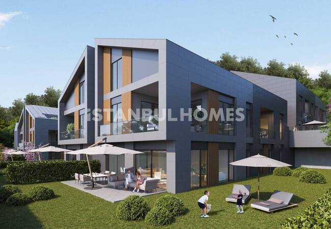 Immobiliers Résidentiels Entrelacés Avec La Nature À Eyupsultan