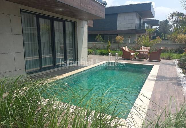 Villas with Private Pool in a Project in Istanbul Silivri 1