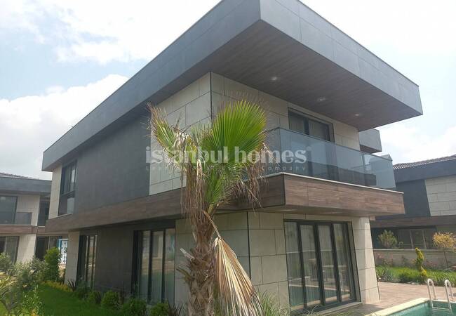 Villas with Private Pool in a Project in Istanbul Silivri 10