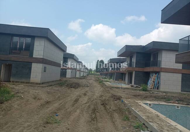 Villas with Private Pool in a Project in Istanbul Silivri 16