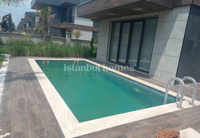 Villas with Private Pool in a Project in Istanbul Silivri 4
