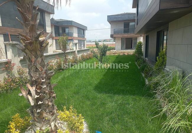 Villas with Private Pool in a Project in Istanbul Silivri 5