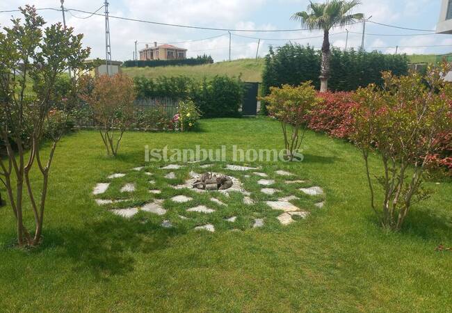 Büyükçekmece'de Havuzlu ve Asansörlü Tripleks Villalar 6