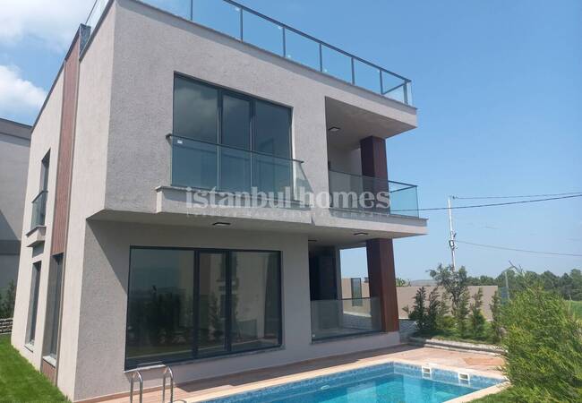 Detached Villas with Private Pools in Istanbul Buyukcekmece