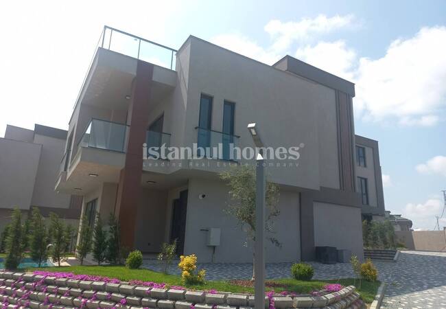 Detached Villas with Private Pools in Istanbul Buyukcekmece 3