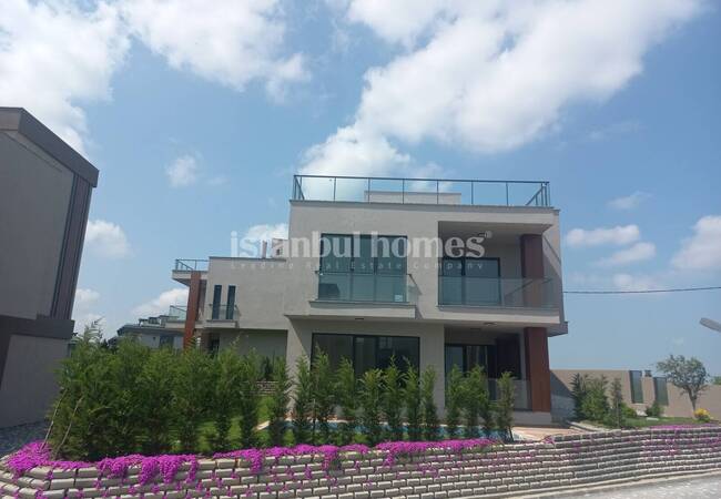 Detached Villas with Private Pools in Istanbul Buyukcekmece 4
