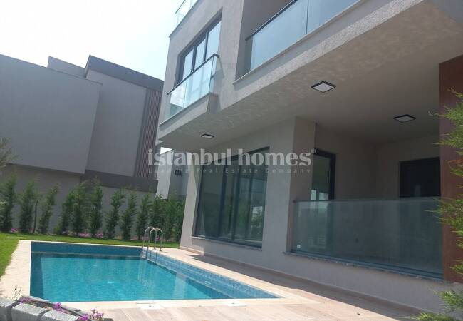 Detached Villas with Private Pools in Istanbul Buyukcekmece 5