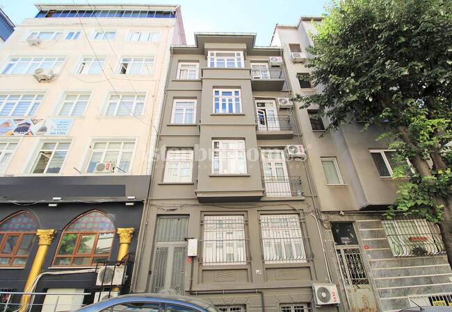 İstanbul Fatih'de İçi ve Dışı Yenilenmiş 5 Katlı Eşyalı Bina 1