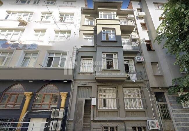 Bâtiment Rénové Dans Une Zone Historique À Istanbul Fatih 1