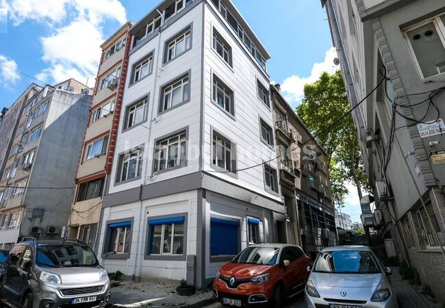 5-storey Building Close to Tram Station in Fatih Istanbul 1