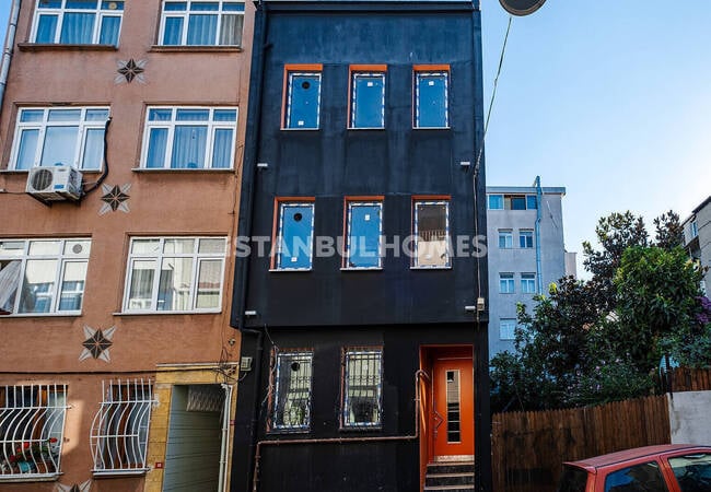 Bezugsfertiges Gebäude In Fatih 100 M Von Der Hauptverkehrsstraße 2