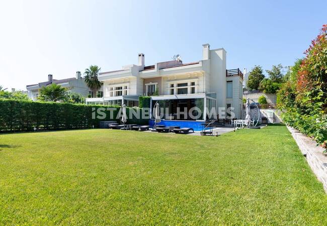 فيلا في مجمع مع وصول مباشر إلى البحر في كيليوس 4