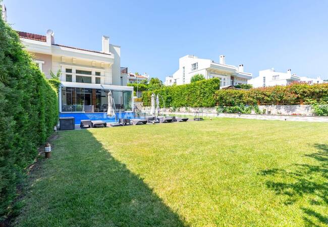 فيلا في مجمع مع وصول مباشر إلى البحر في كيليوس 5