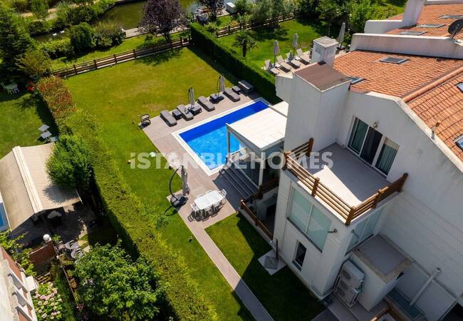 فيلا في مجمع مع وصول مباشر إلى البحر في كيليوس 7