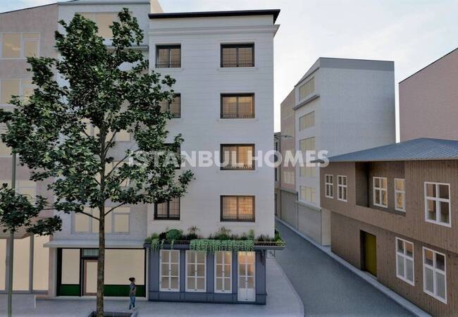 伊斯坦布尔贝尤鲁靠近大海的带家具的建筑 3