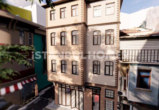 ساختمان 3 طبقه نبش در فاتح استانبول با فروشگاه 1