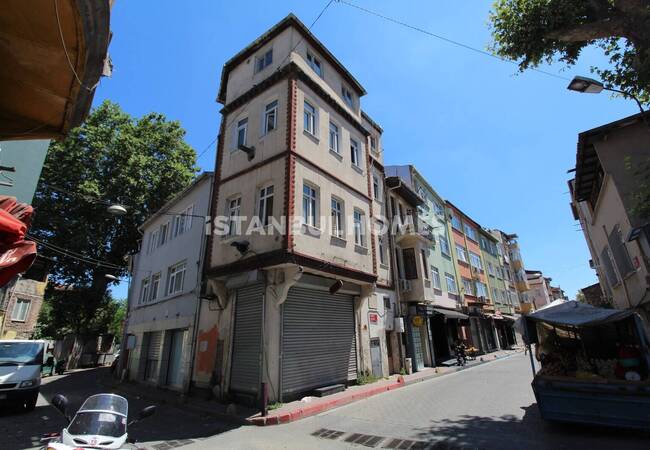 ساختمان 3 طبقه نبش در فاتح استانبول با فروشگاه 2