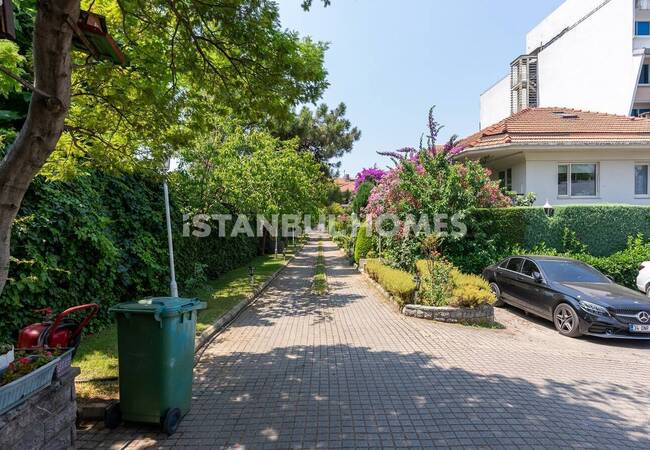 Duplex Apartment in a Seaside Complex in Maltepe with Pool 5