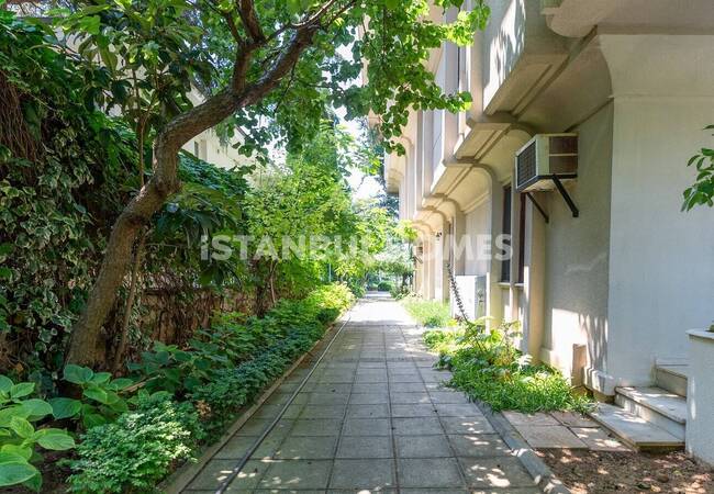 Duplex Apartment in a Seaside Complex in Maltepe with Pool 8