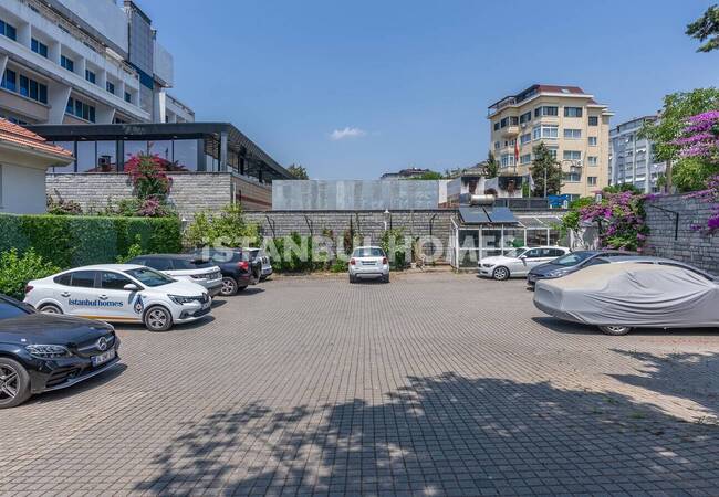 Duplex Apartment in a Seaside Complex in Maltepe with Pool 9