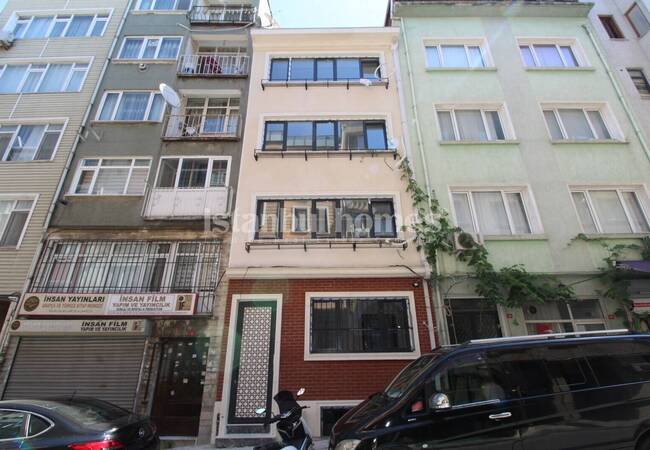 伊斯坦布尔带家具的整栋公寓楼，共 5 层