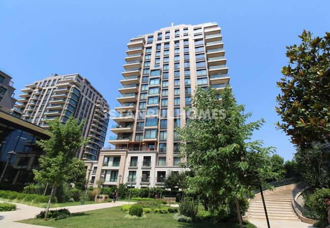 2+1 Flat with Balcony in Zeytinburnu Buyukyali Complex