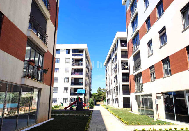 Apartment in a Complex Near the Marmaray in Istanbul Tuzla 8
