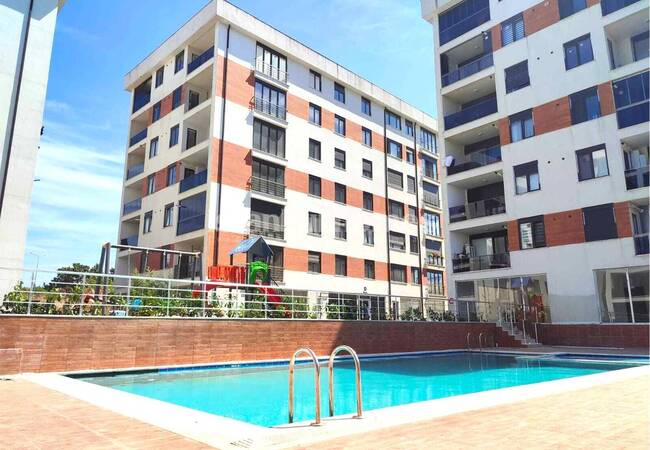 Apartment in a Complex Near the Marmaray in Istanbul Tuzla 2
