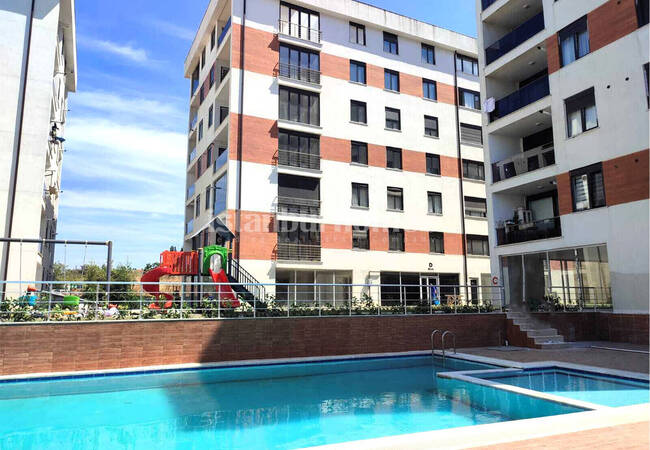 Apartment in a Complex Near the Marmaray in Istanbul Tuzla