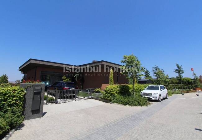 Büyükçekmece'de Göle Yakın Geniş Bahçeli 4+1 Müstakil Villa 1