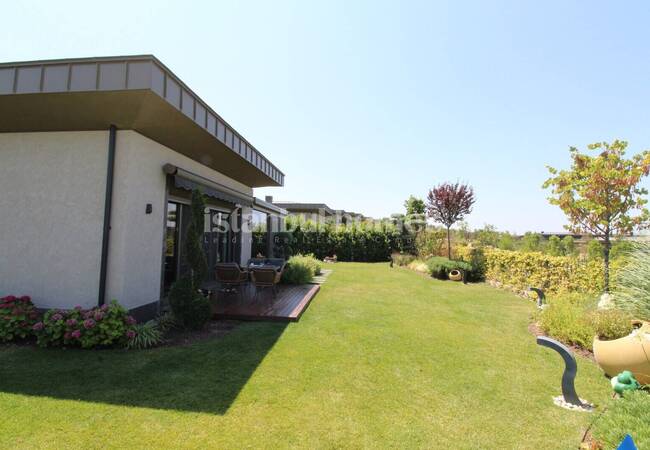 Büyükçekmece'de Göle Yakın Geniş Bahçeli 4+1 Müstakil Villa 4