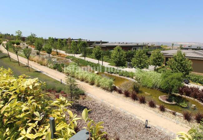 Büyükçekmece'de Göle Yakın Geniş Bahçeli 4+1 Müstakil Villa 8