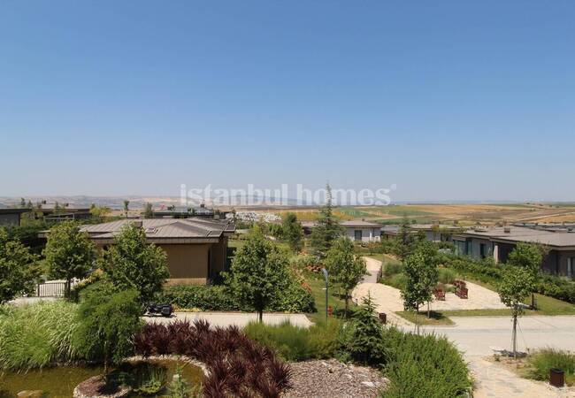 Büyükçekmece'de Göle Yakın Geniş Bahçeli 4+1 Müstakil Villa 9