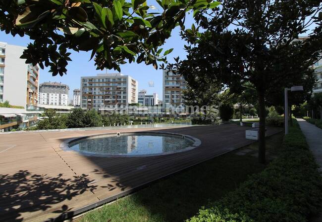 Apartment in a Complex with Swimming Pools in Kucukcekmece 2