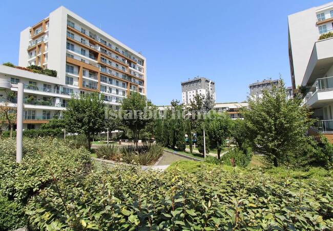 Apartment in a Complex with Swimming Pools in Kucukcekmece 4