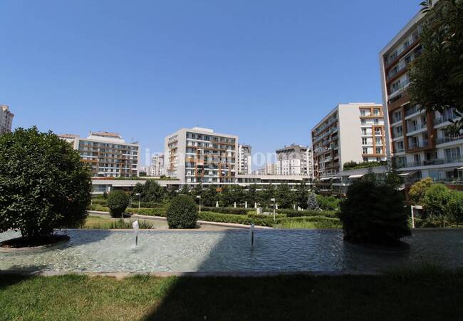 Apartment in a Complex with Swimming Pools in Kucukcekmece 5